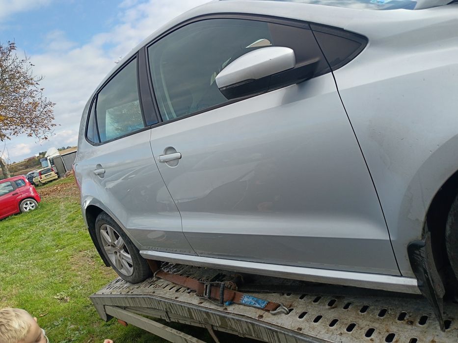 Klapa tylna VW polo 6r kapletna srebrna la7w