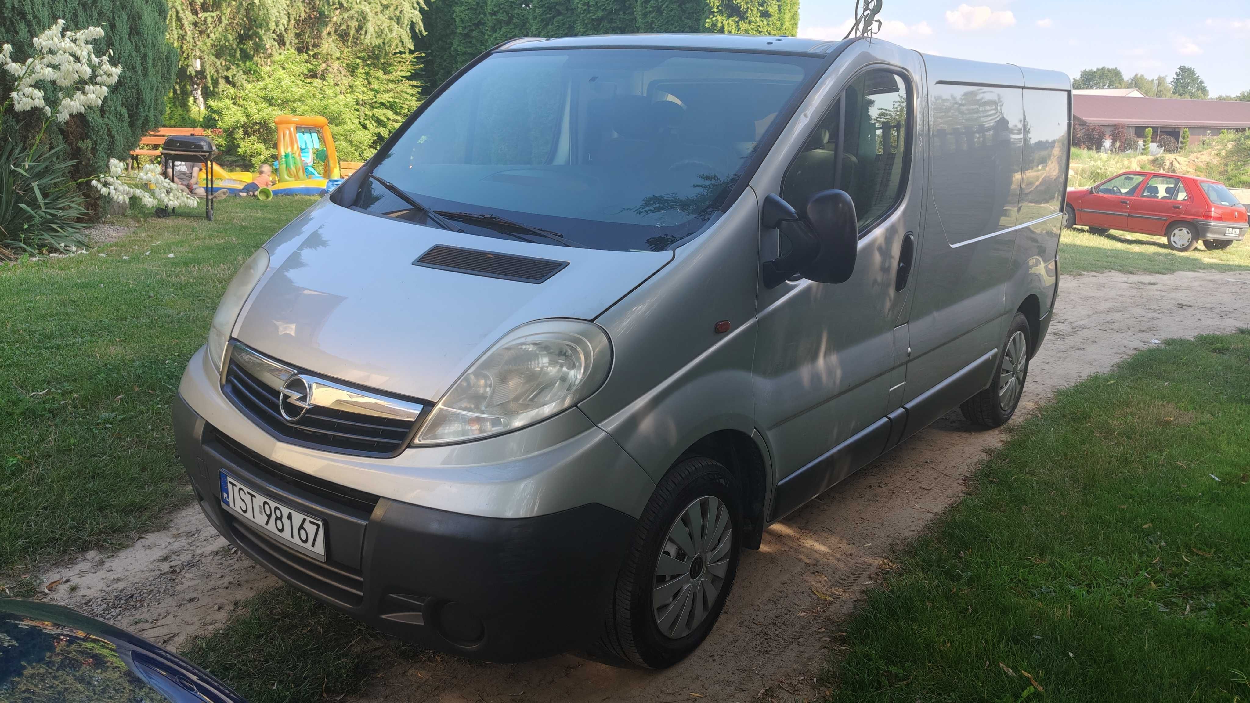 Opel Vivaro 2.0 / Hak / 3 osobowy / L1 H1 / Od osoby prywatnej