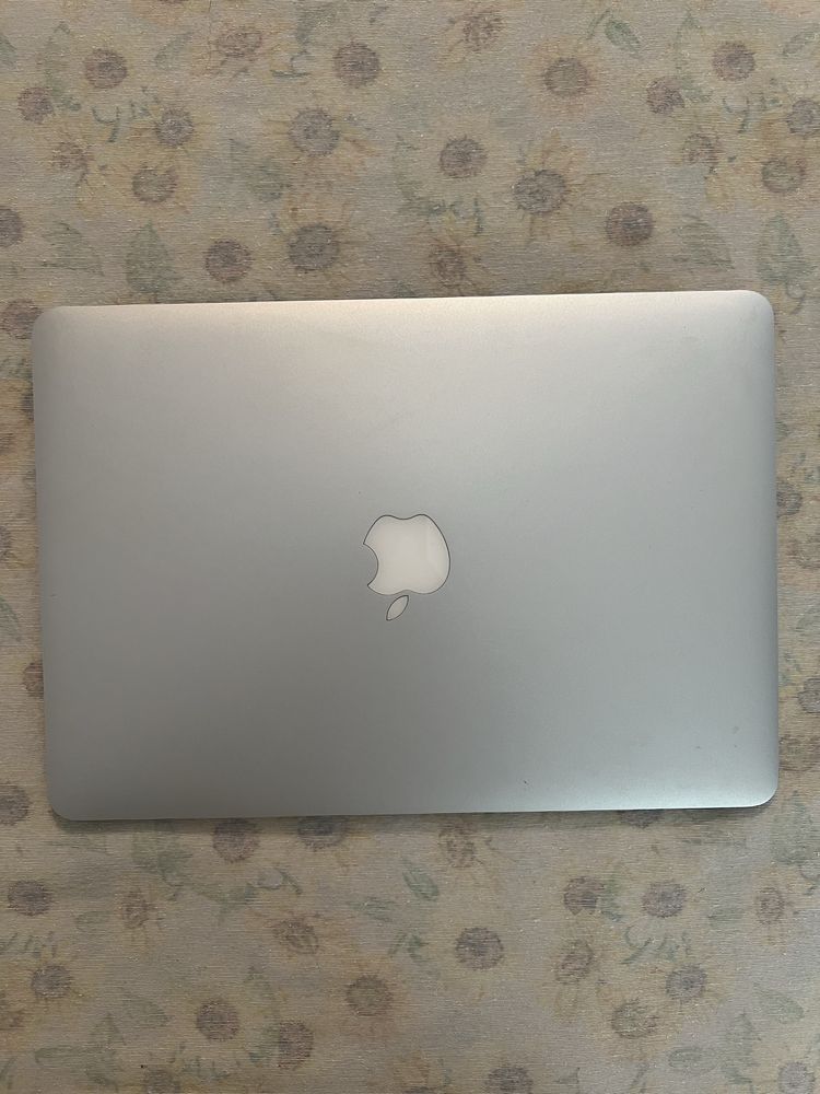 MacBook Air 13” (2014) - i5 | 4GB RAM | SSD Rápido | Bom Estado