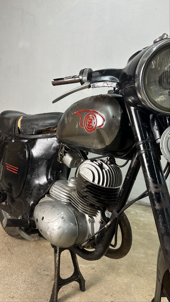 Moto Jawa CZ 175