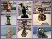 Колекція різноманітних статуеток.