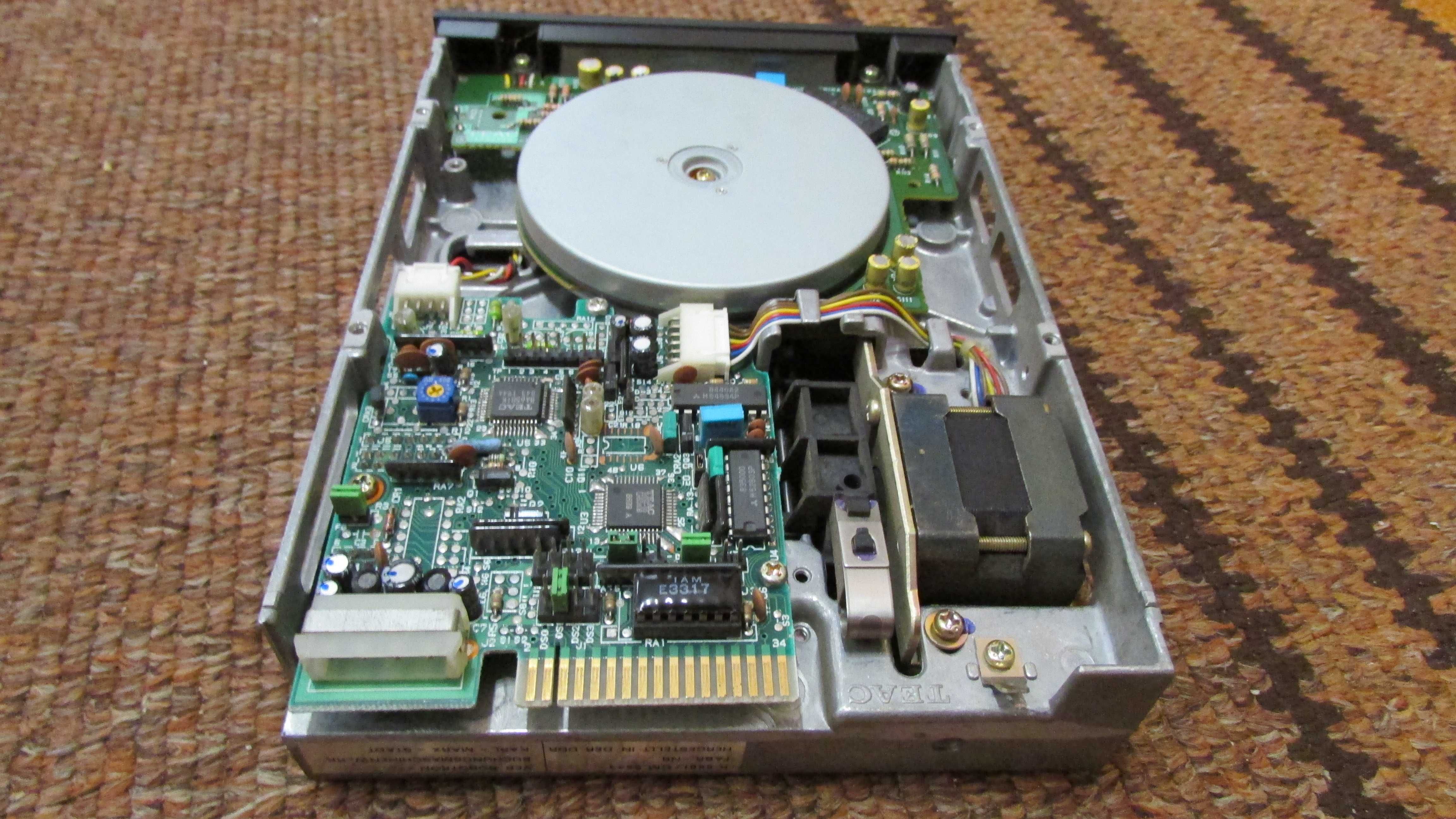 Ретро флоппи дисковод 5.25" Robotron,K 5601/CM 5643