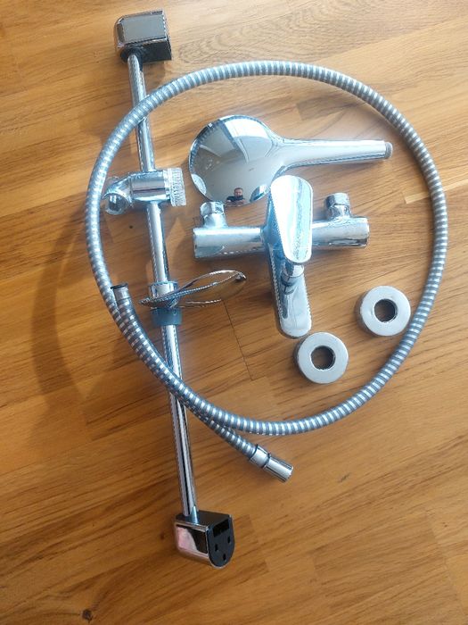 Продам унітаз разом зі змішувачам в ванну