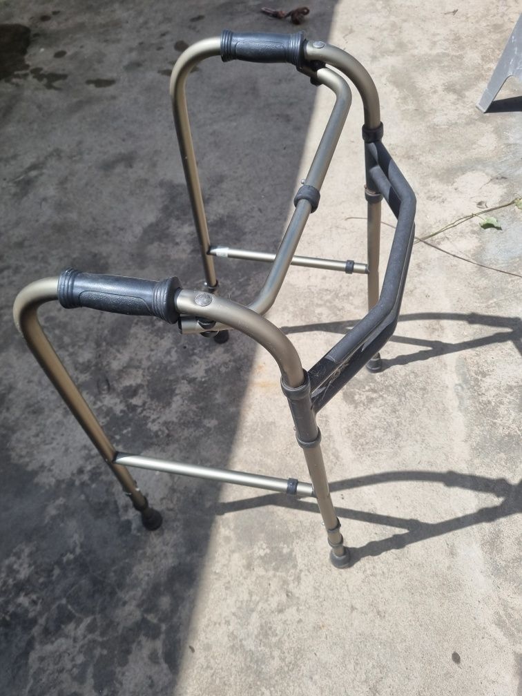 Vendo andarilho em alumínio