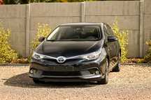 Toyota Auris LIFT 1.8 Hybryda Niski Przebieg Kamera Panorama Delikatnie Uszkodzony
