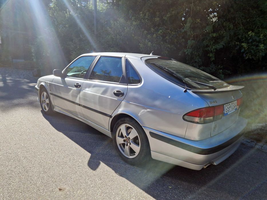 srebrny Saab 9.3 z piękną linią i w doskonałym stanie