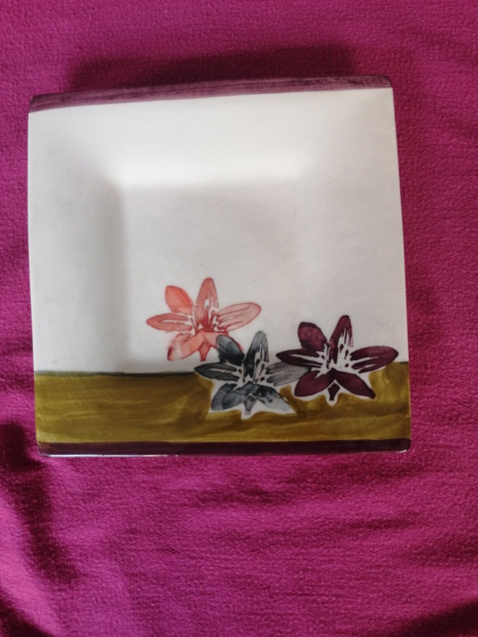 Pratos decorativos em cerâmica novos