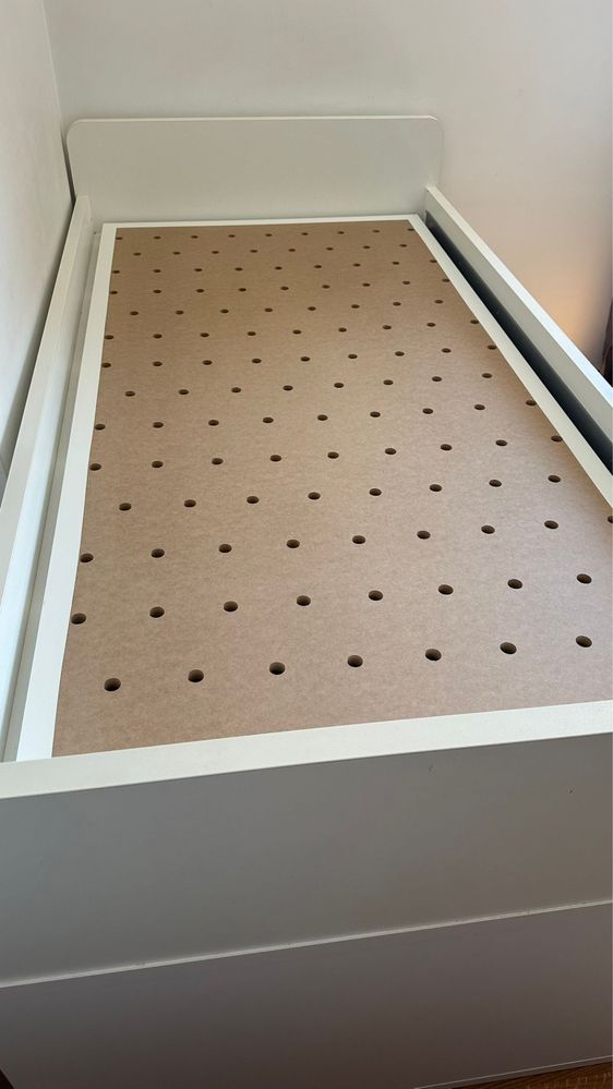 Cama Solteiro Branca com Arrumação + Colchão