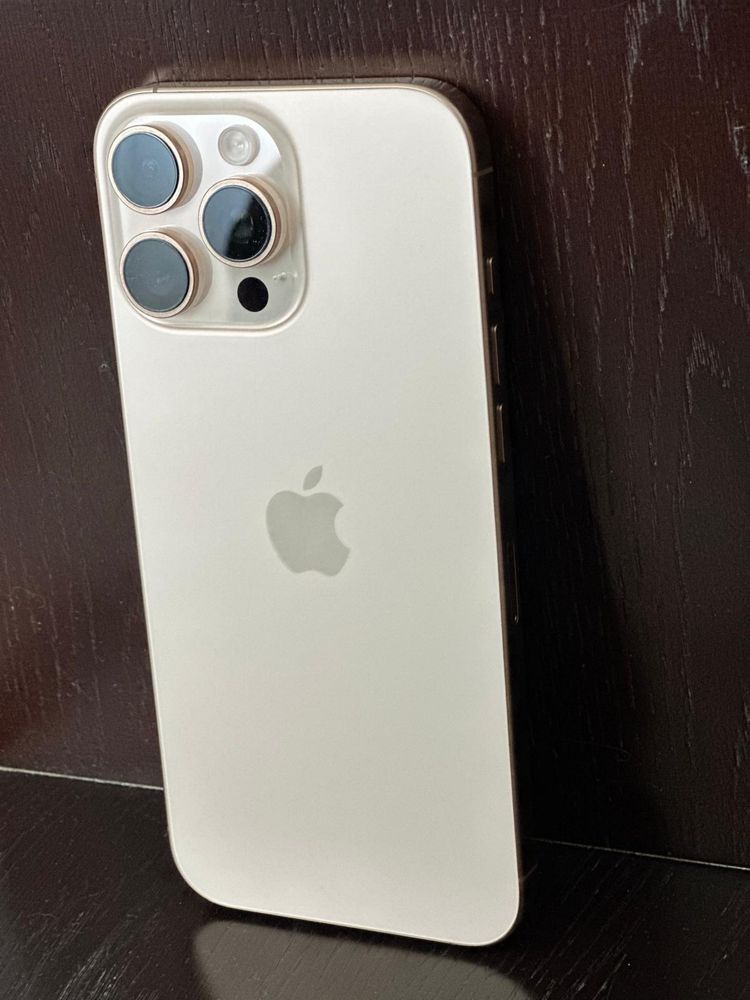 Iphone 16 pro max Titanium Desert