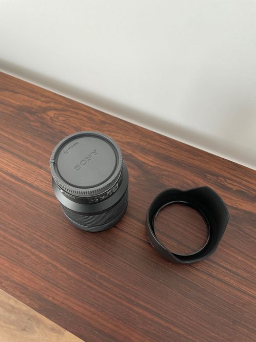 Objetiva Sony SEL FE 28-70mm F3.5-5.6 OSS