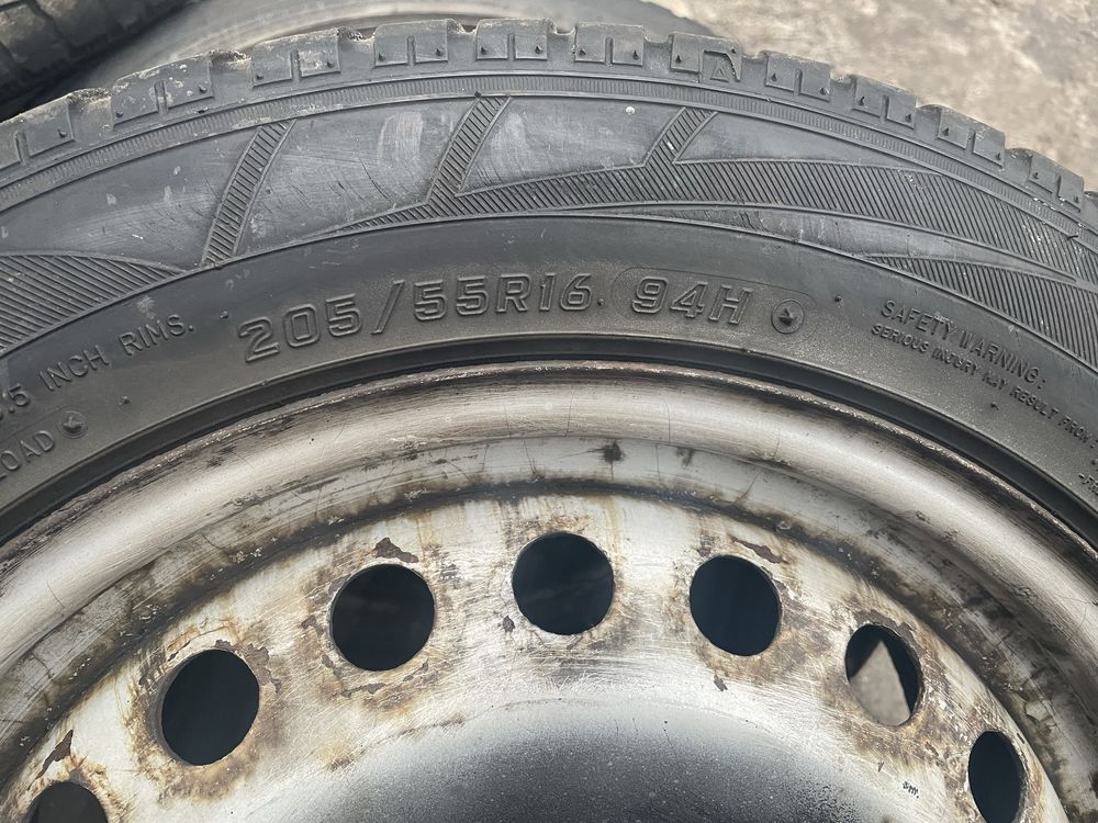 Продаю резину з дисками 205/55 R16 94H