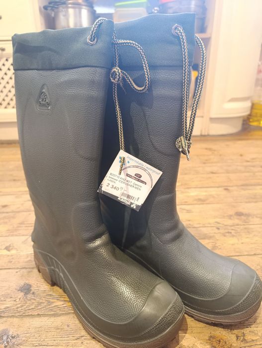 Зимні дуже гарні сапогі.