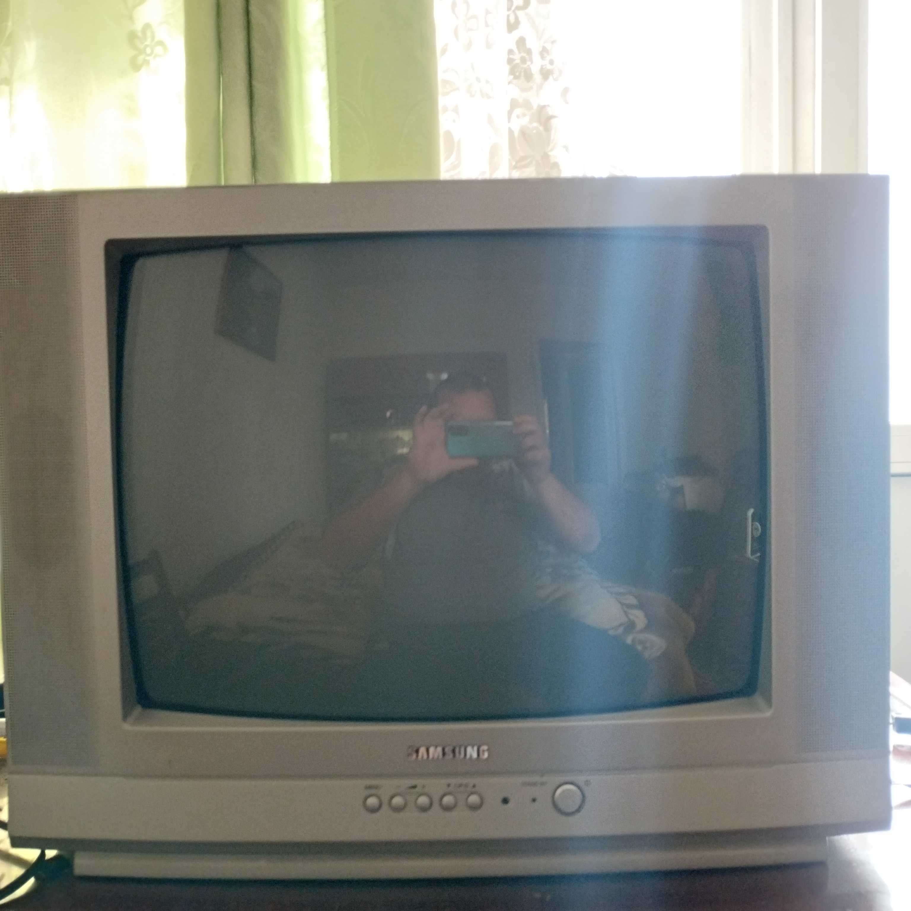 Телевизор Samsung CS-20H42T  20 дюймов