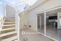 Moradia T2 com terraço, totalmente remodelada, em Ferragudo