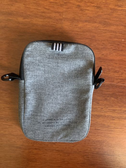 Bolsa da adidas ( excelente estado)