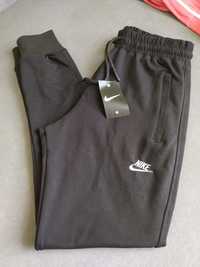 Spodnie czarne Nike M