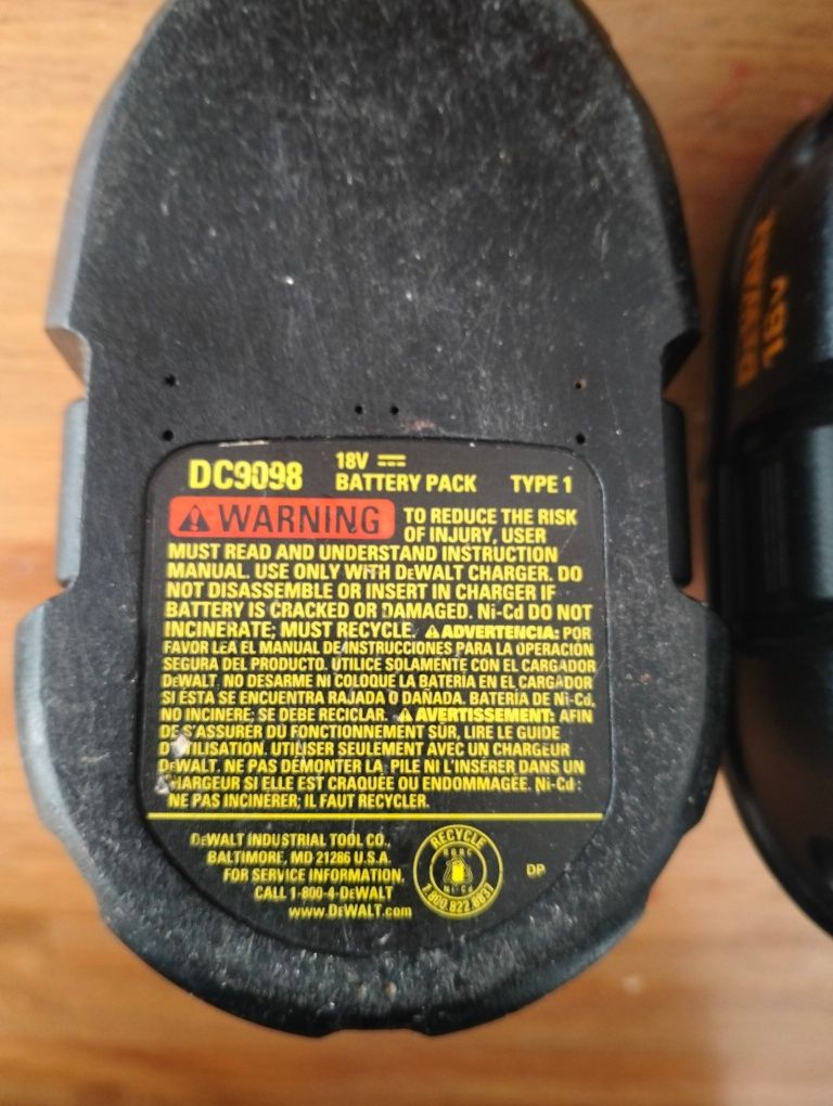 ZESTAW DeWalt wiertarko-wkrętarka DC970 bateria  DC9098 ładowarka