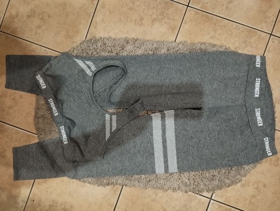 Костюм лосины и топ с чашками L