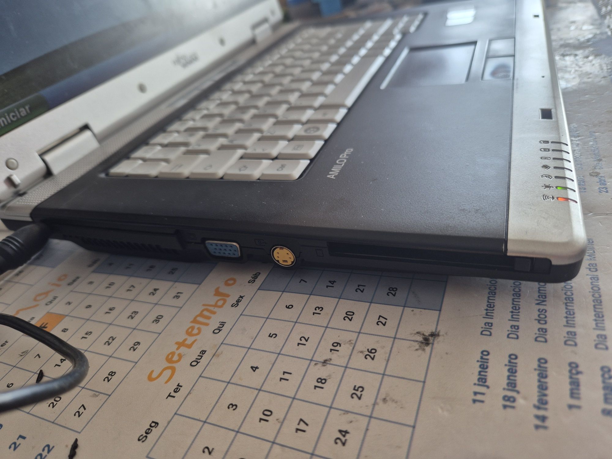 Portátil Fujitsu V3545 Windows XP