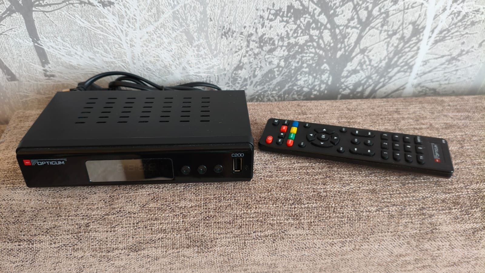 Telewizor Sharp Aquos 32 cale + dekoder Opticum