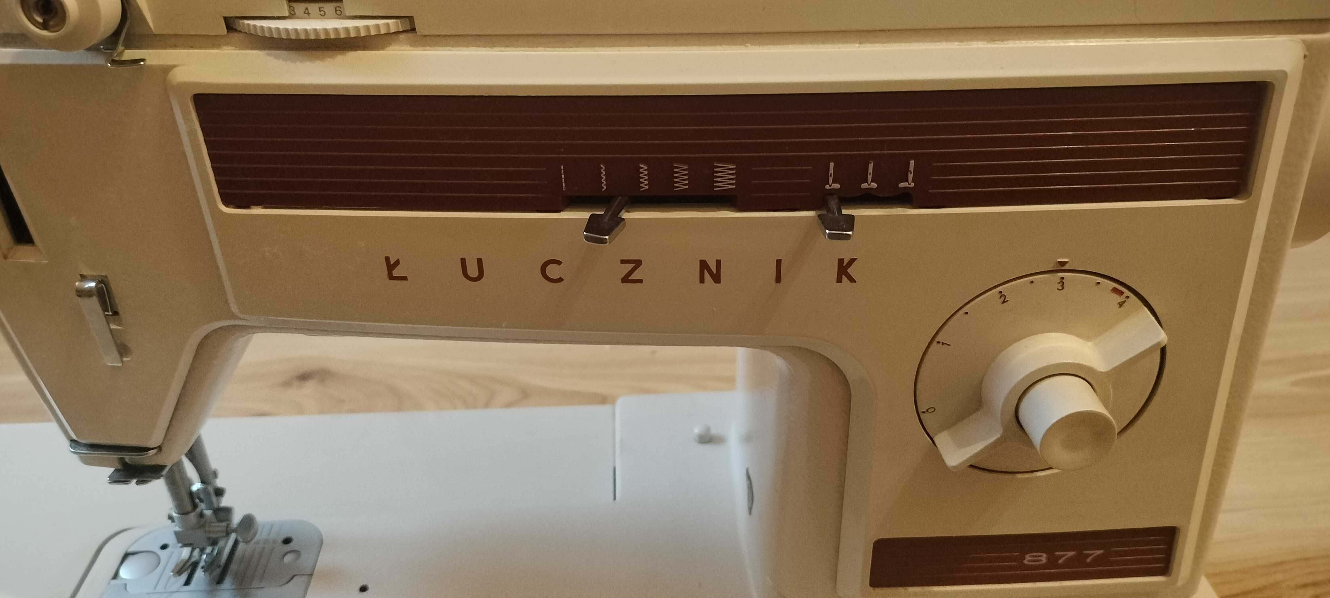 Maszyna do szycia łucznik 877