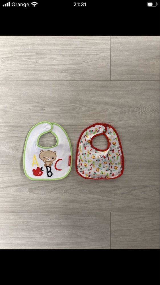 Kolorowy komplet śliniaków Fisher Price