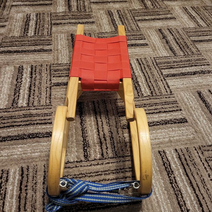 Sanki małe z oparciem