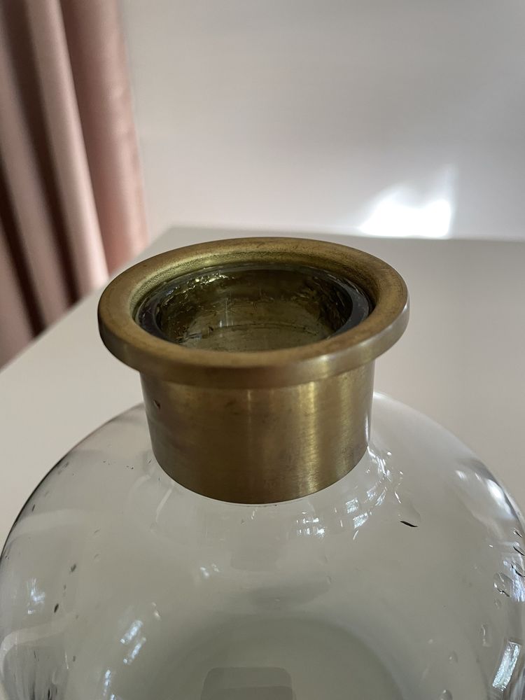 Wazon szklany z ZARA HOME ze mosiężnym kołnierzem