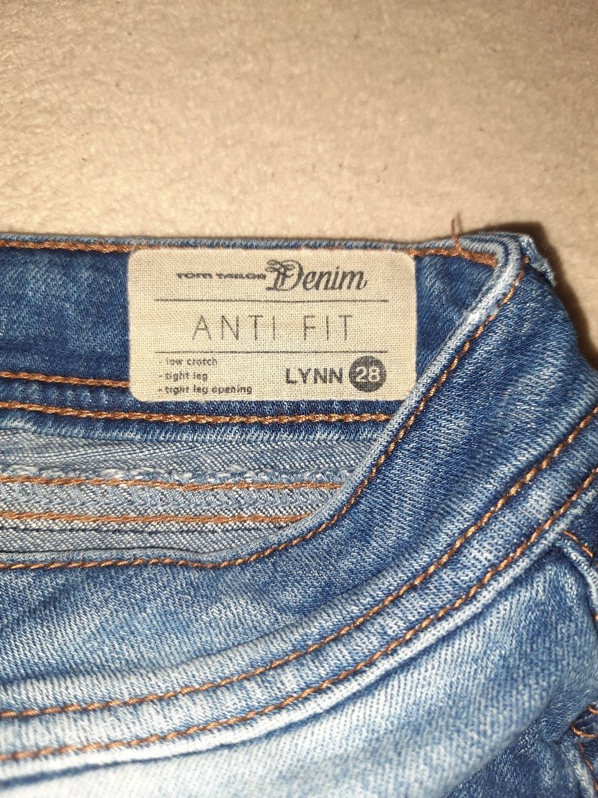 Джинсы женские,рваные lynn/Denim 28