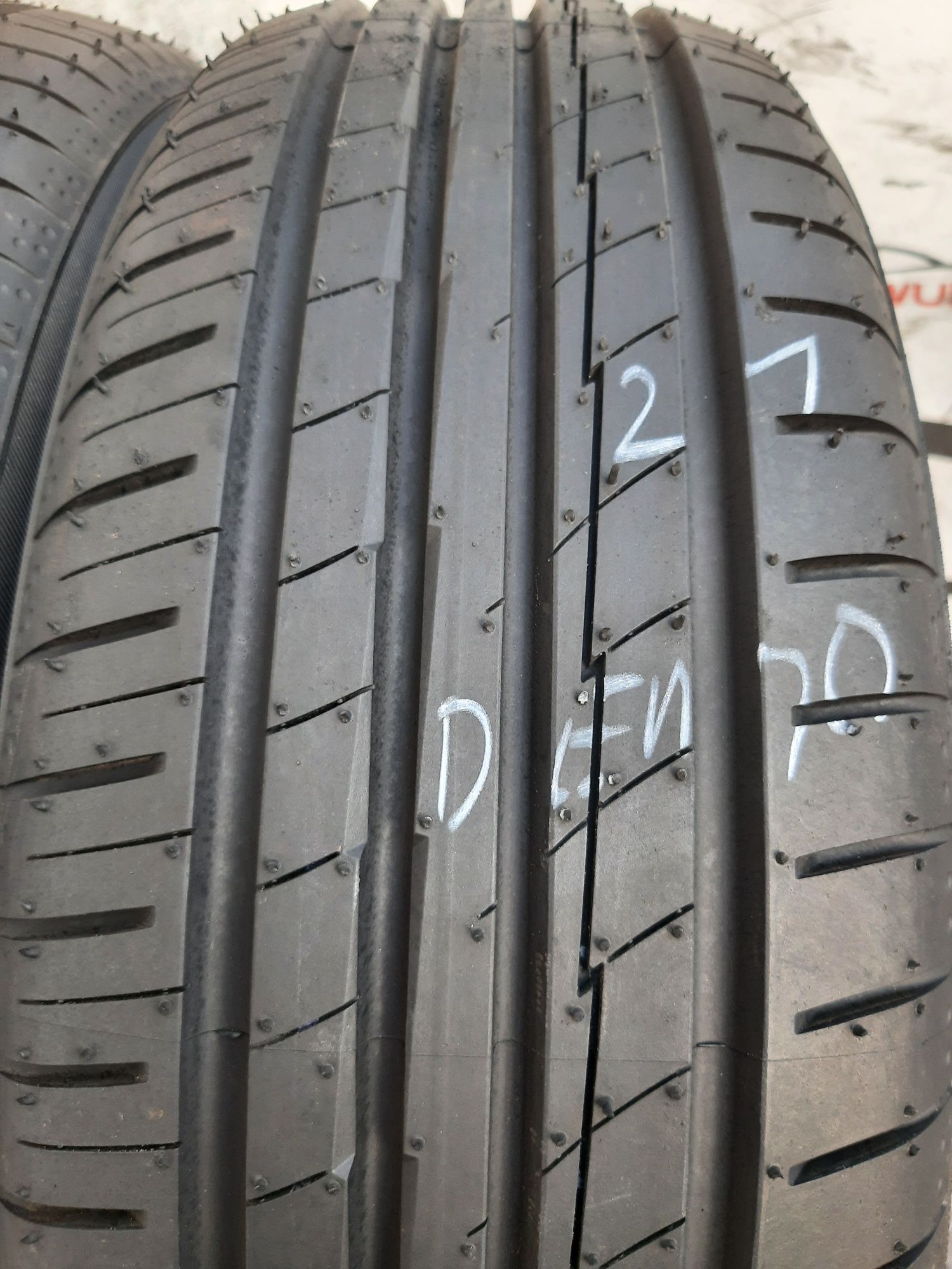 185/60r16 86H Yokohama BluEarth-A