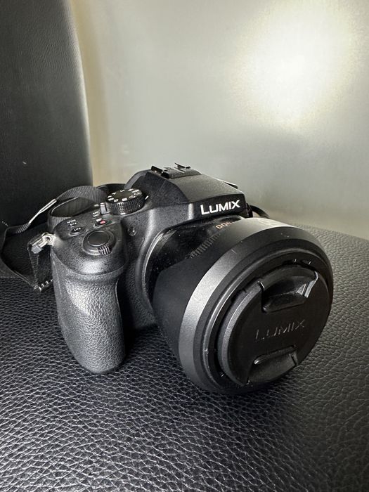 Камера Lumix DMC-FZ1000 з лінзою Leica