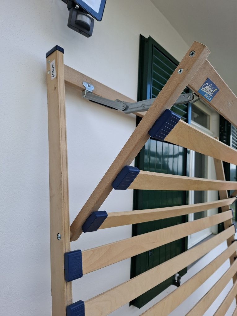 Estrado de 140x200cm com elevação.