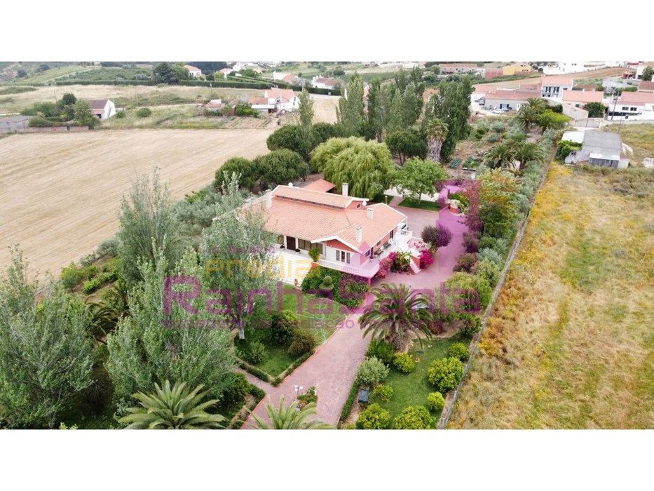 moradia M4 + 1 excelente com 1 hectare de terreno -Serra de Monteju...