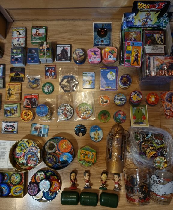 Karty tazo komiksy i inne pokemon piłkarze anime 7 zdjęć AKTU. 07.2025