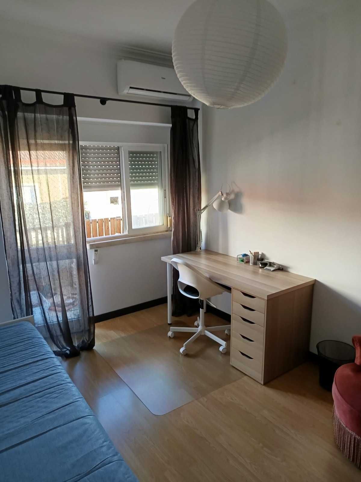 Quarto para arrendar em Almada