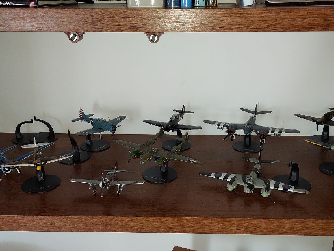 50 Aviões 2a Guerra Mundial escala 1/72 em metal novos em caixa