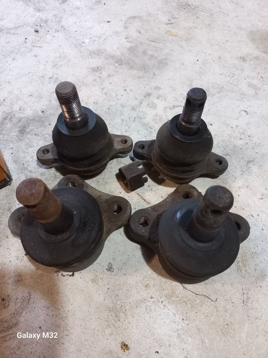 Шарові опори Mazda E 2000-2200