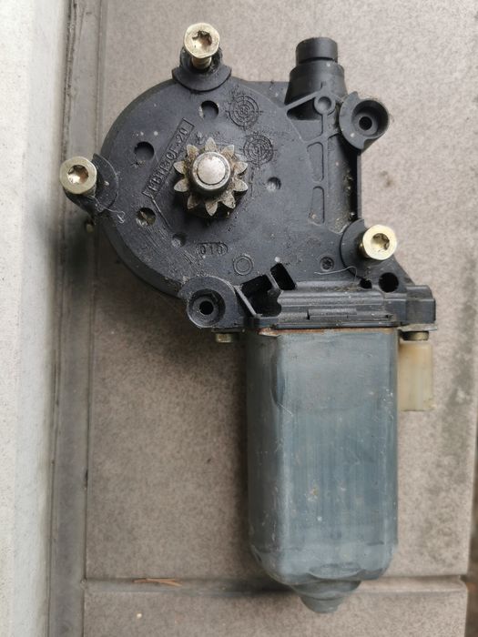 Silnik do antenki od radia Mercedes 190