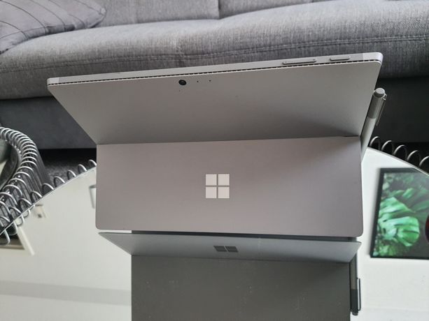Microsoft Surface Pro 4 128GB i5 4gb plus akcesoria