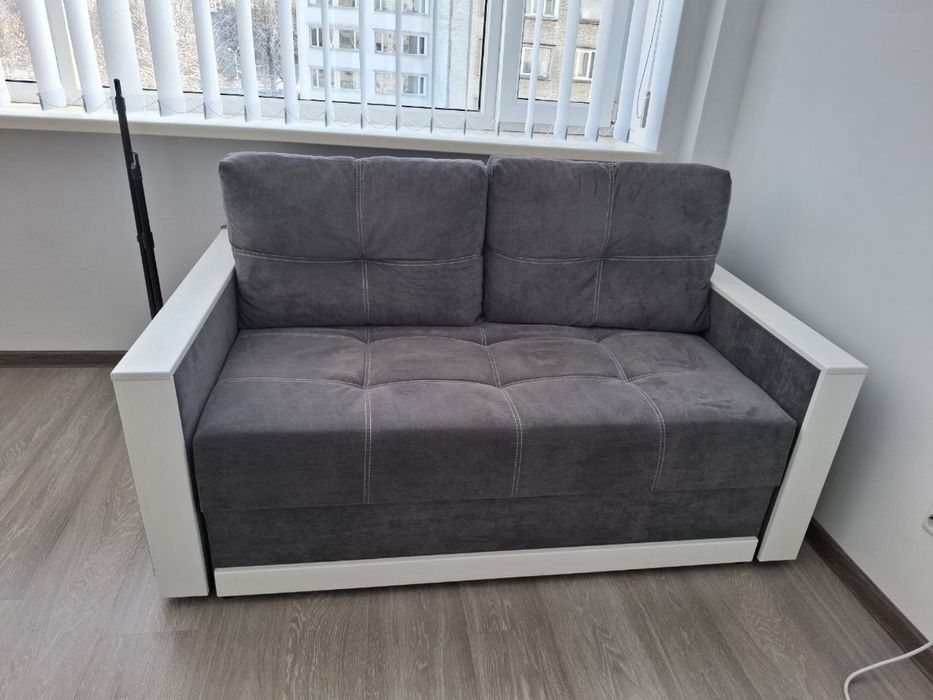 Диван розкладний,стіл, комод