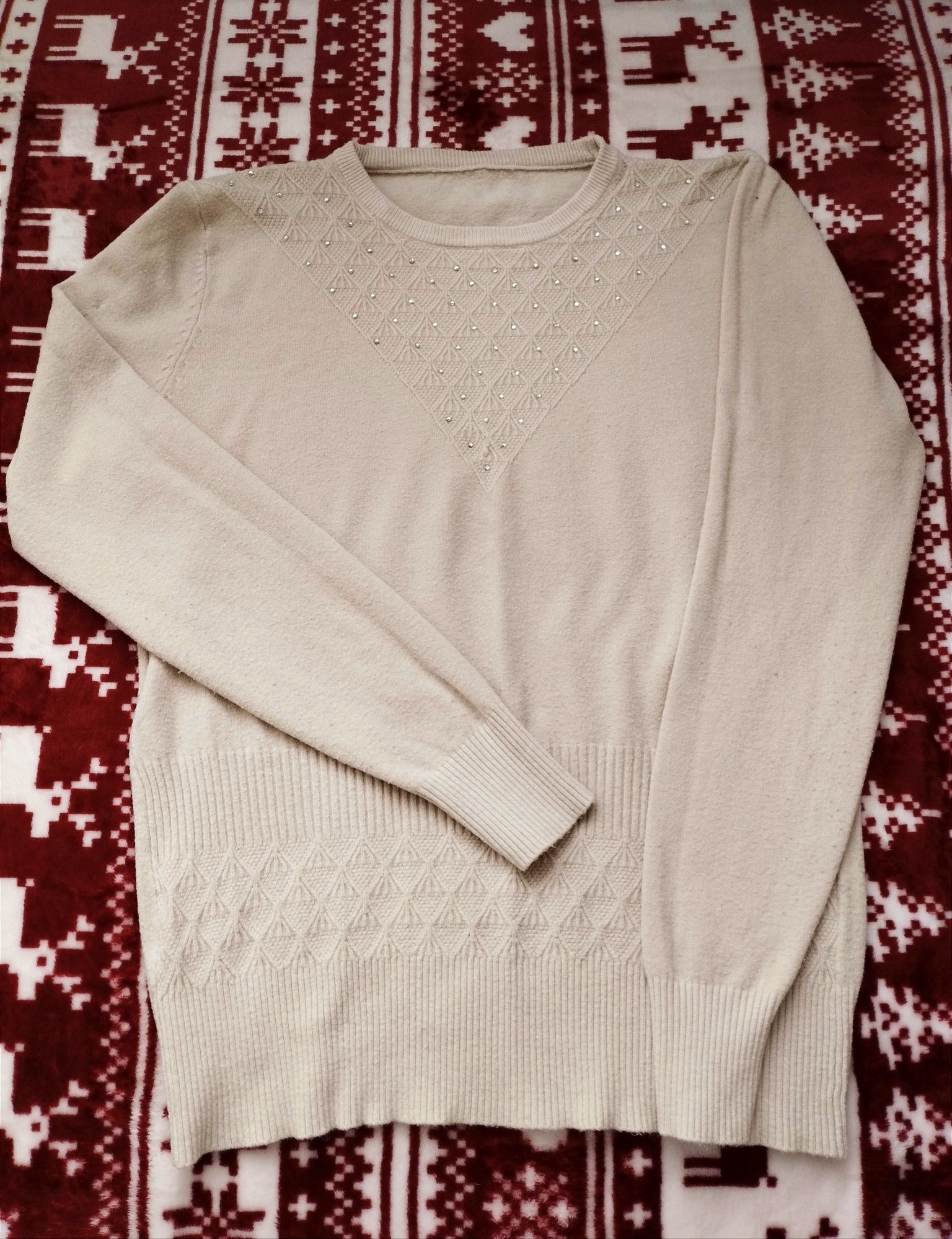 Kremowy sweter z diamencikami