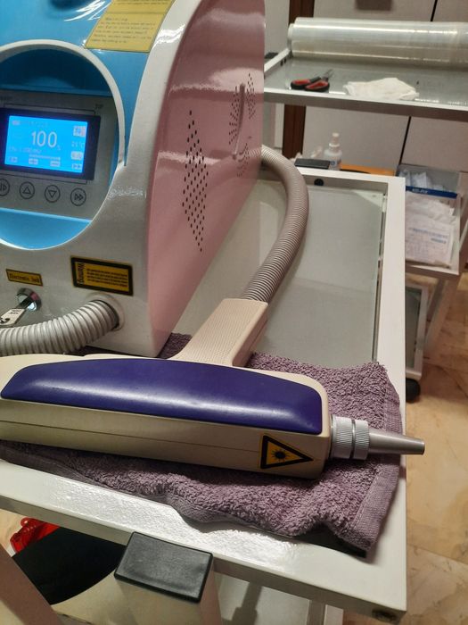 Laser Q-Switch do usuwania tatuaży, makijażu permanentnego