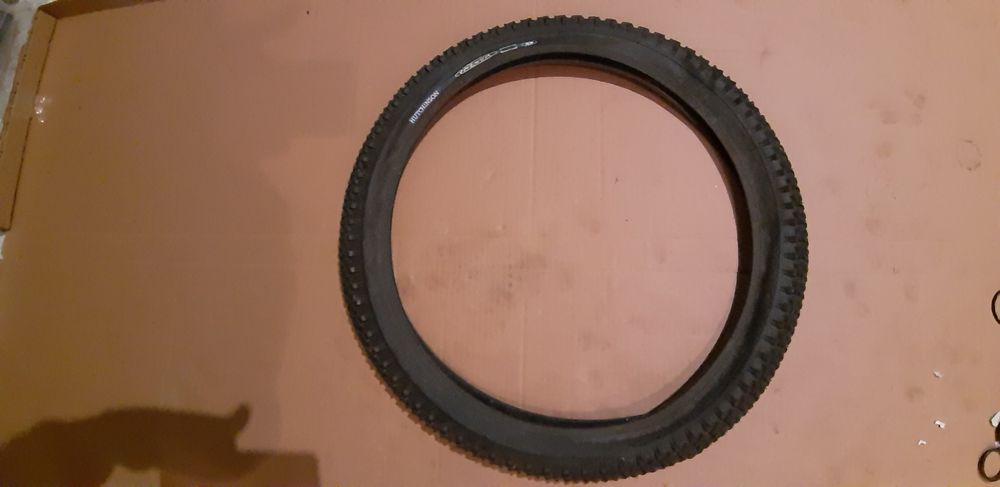 Vários pneus BTT sem par