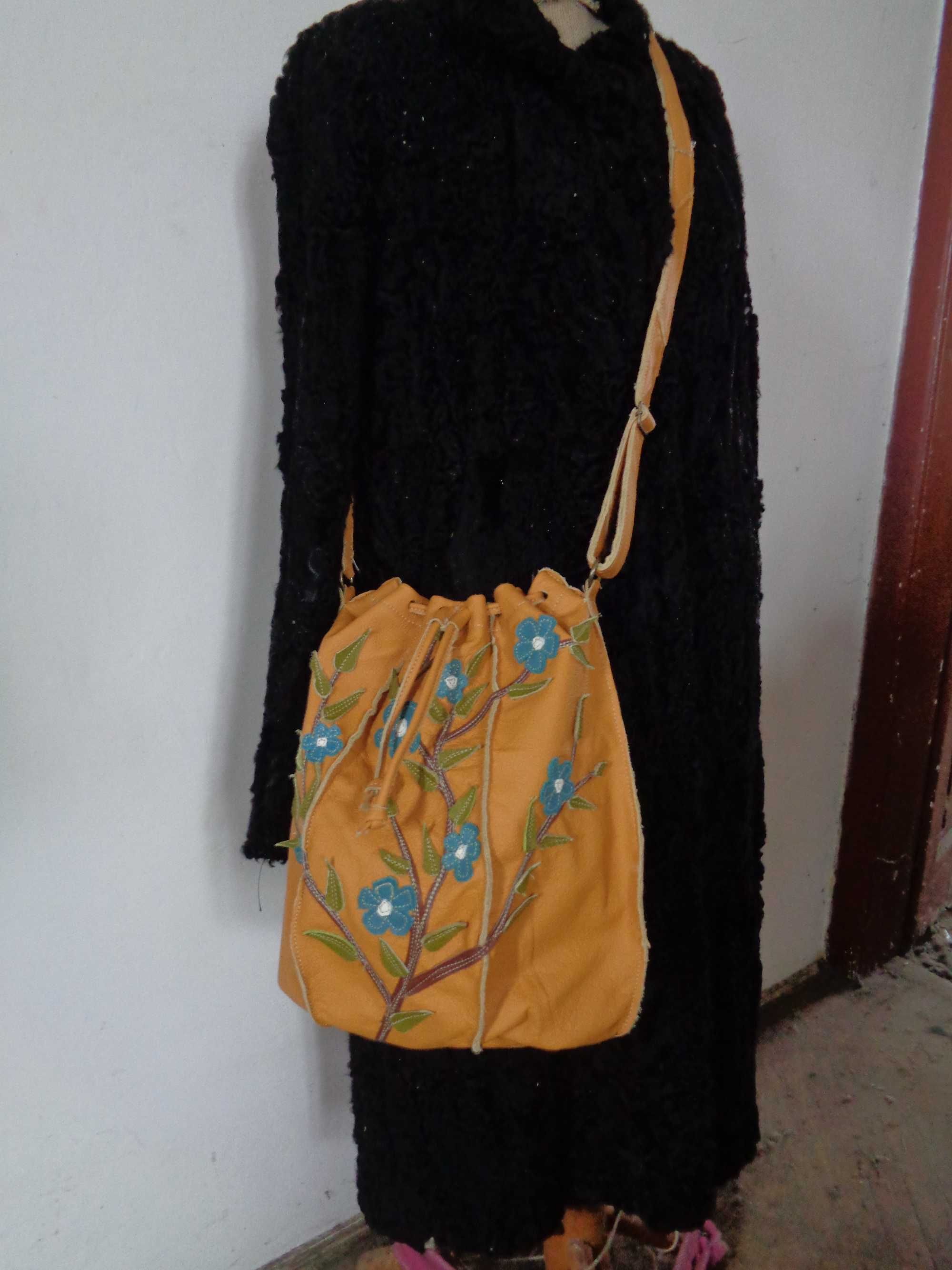 Artystyczna duża skórzana torba-worek z gałęzią i kwiatami.   Handmade