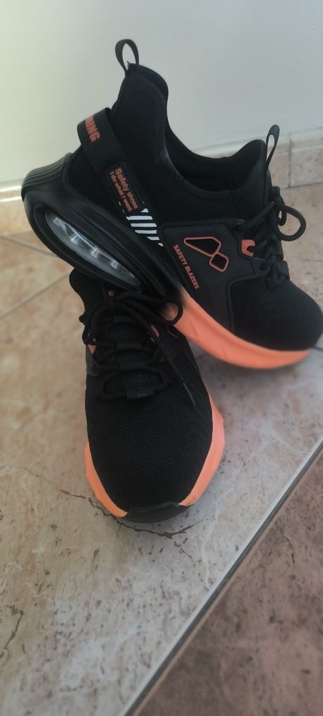 Nowe buty robocze z blachą