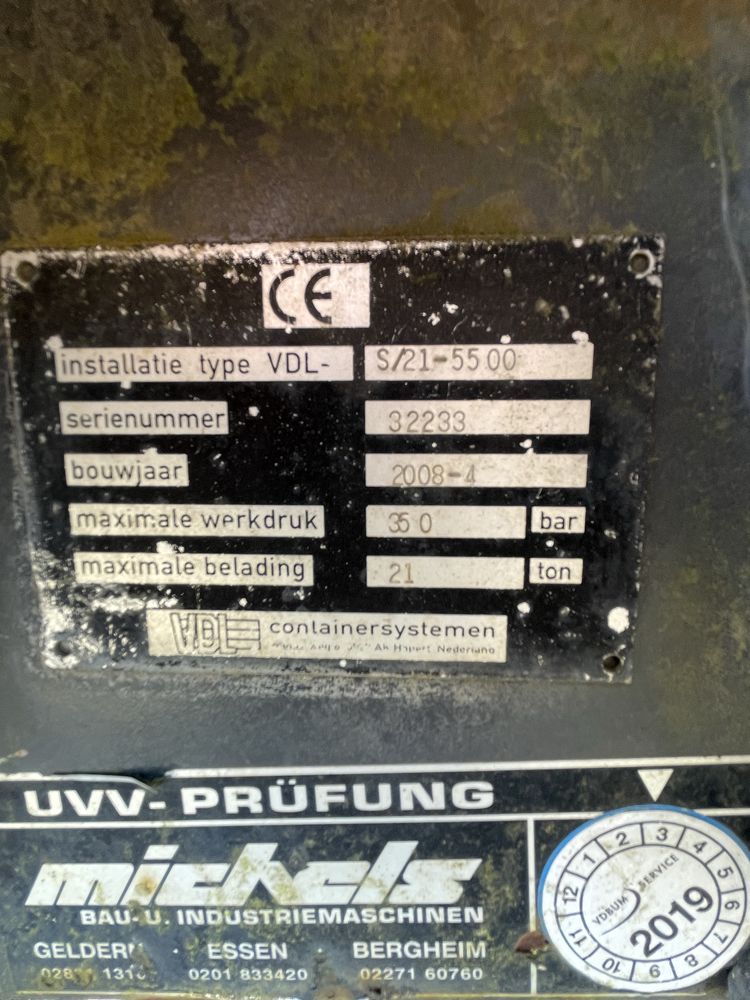 Hakowiec z kontenerem