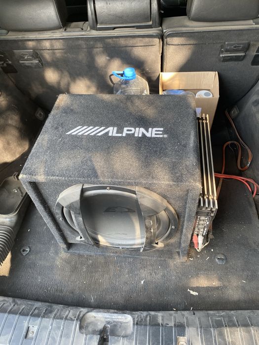Корпусний сабвуфер Alpine SBE-1044br, підсилювач Raveland XCA 1200