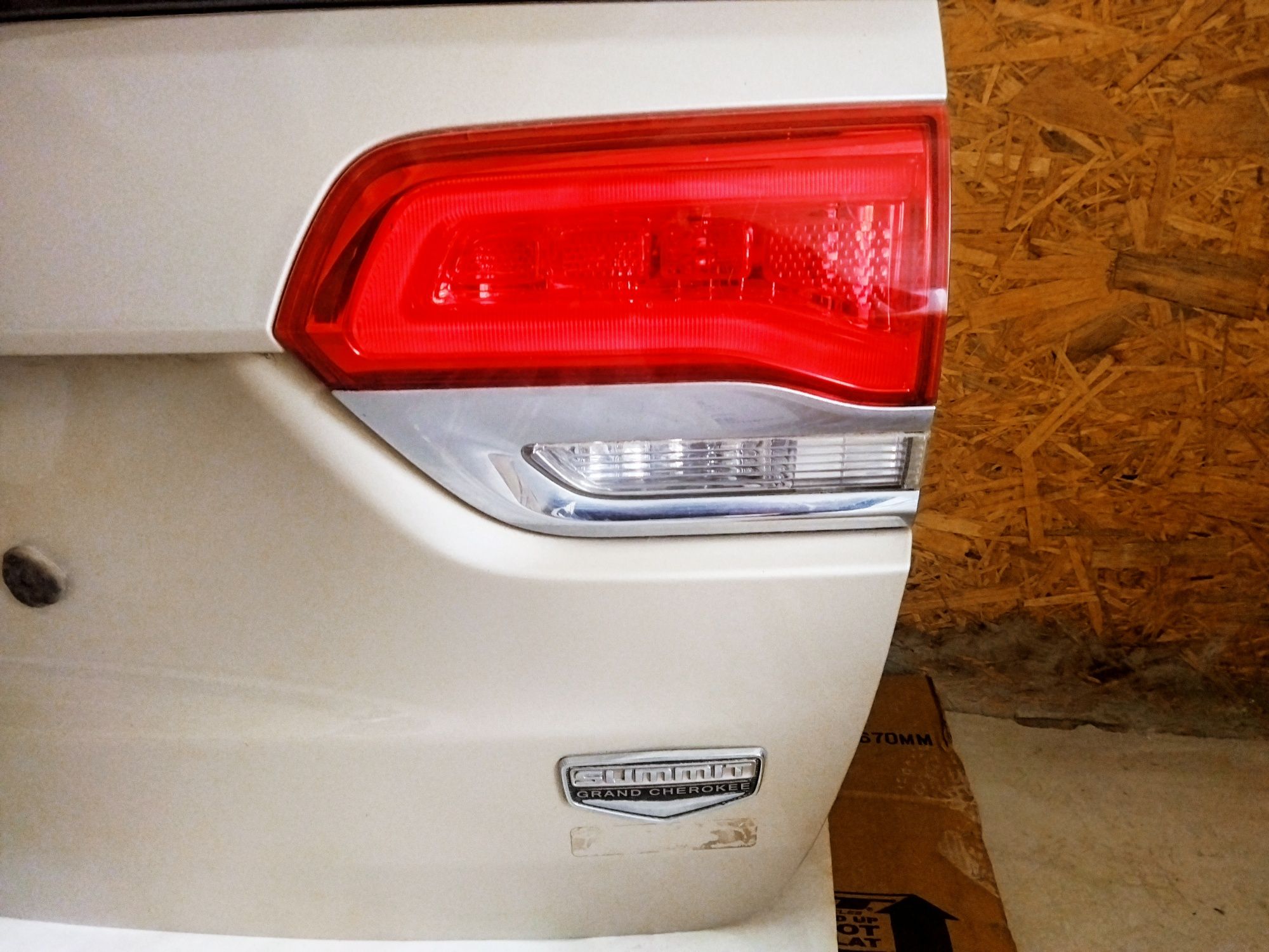 Jeep grand Cherokee WK2 Крышка багажника кришка гранд черокі вк2