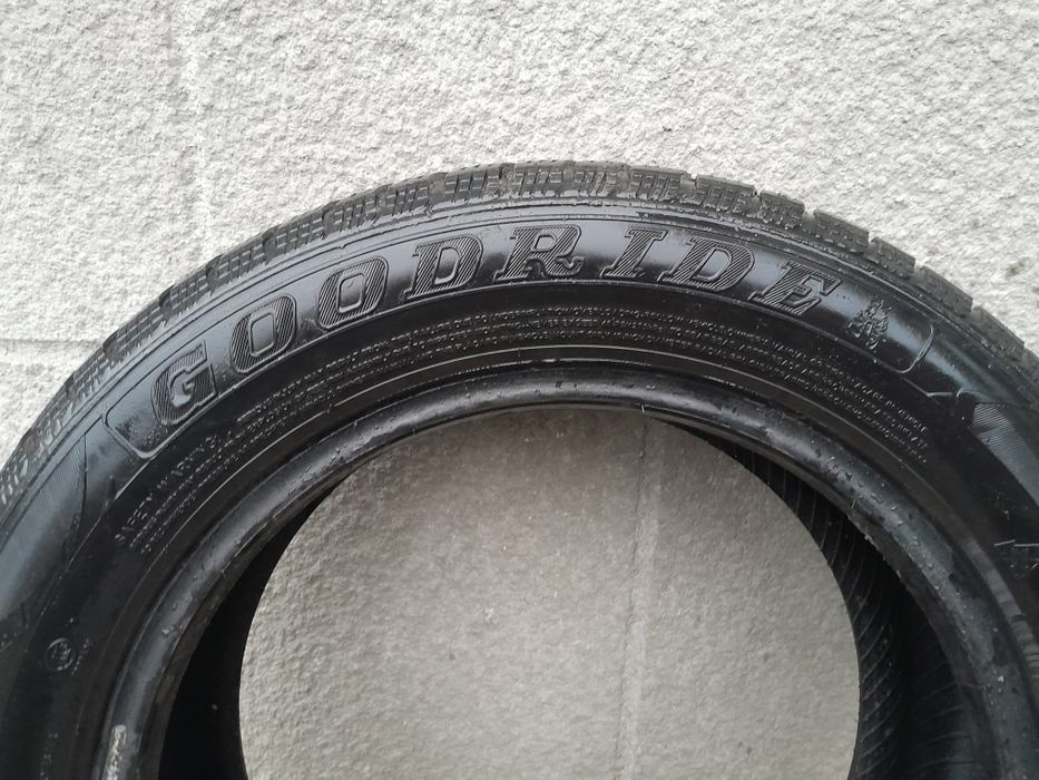Продам зимову резину 195/60r15
