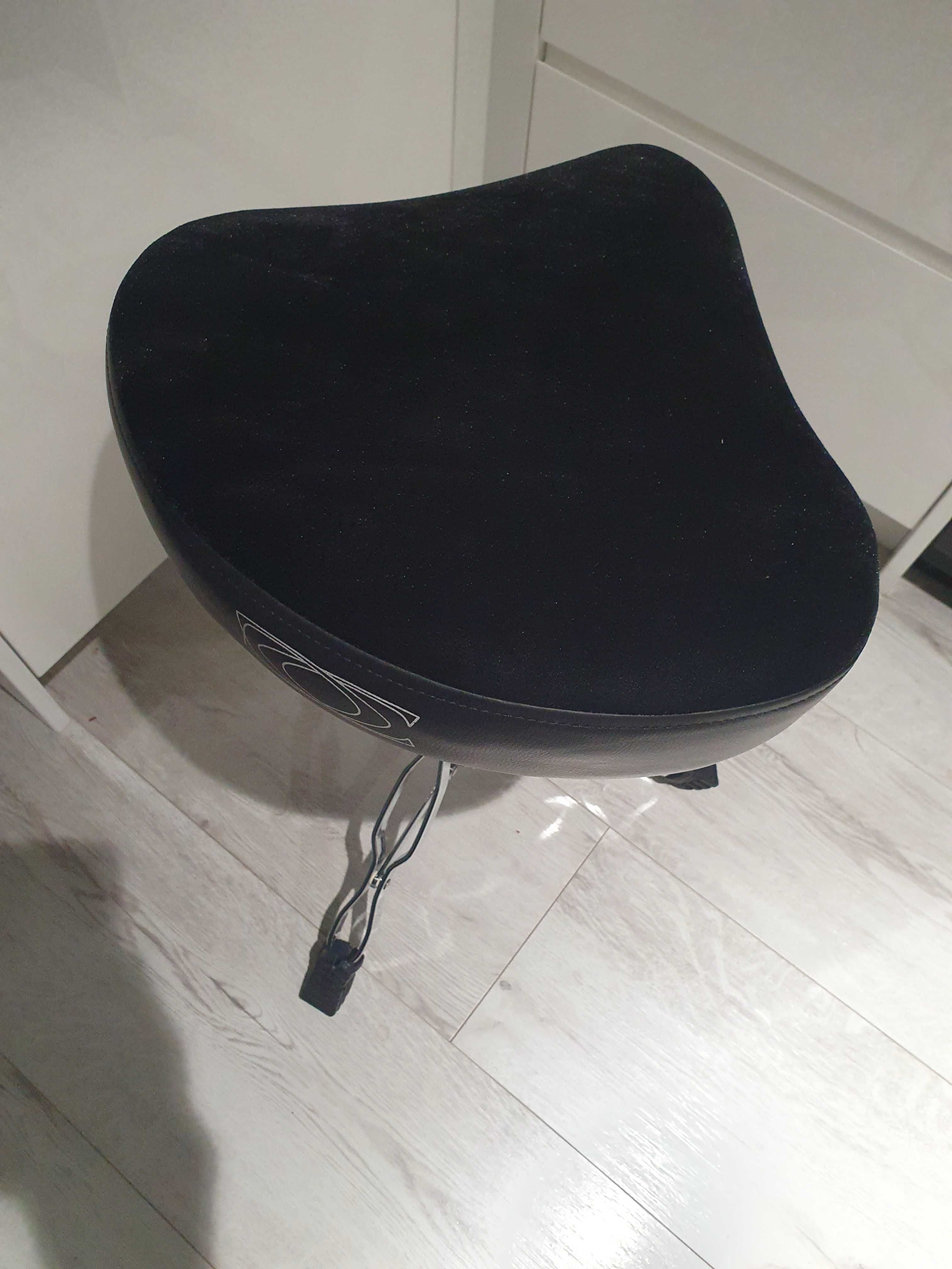 Stołek perkusyjny na śrubie siodło